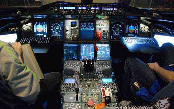 飞机驾驶室 客机驾驶舱长什么样?客机驾驶舱中都有什么设备?