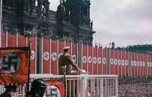 纳粹是什么意思 希特勒演讲时，身后总是出现“纳粹鹰”标志，它究竟有什么含义？（快资讯）