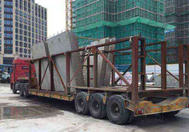 混凝土预制构件专业 混凝土预制构件运输车就这样倒下了！还是用专业的靠谱！