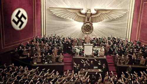 纳粹是什么意思 希特勒演讲时，身后总是出现“纳粹鹰”标志，它究竟有什么含义？（快资讯）