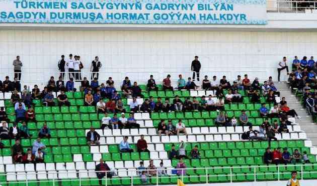 土库曼 土库曼斯坦联赛正式重启！国家德比涌入超500名球迷，无人戴口罩