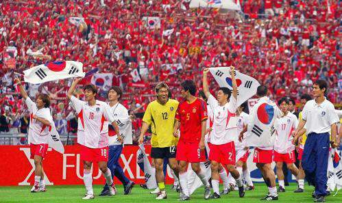 2002年世界杯决赛 02年世界杯，韩国有黑哨帮助，为什么没有打进决赛？