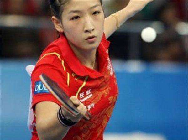 中国乒乓球女队 中国乒乓球女队和男队打谁更厉害？