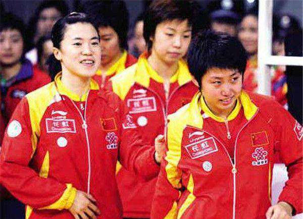 中国乒乓球女队 中国乒乓球女队和男队打谁更厉害？