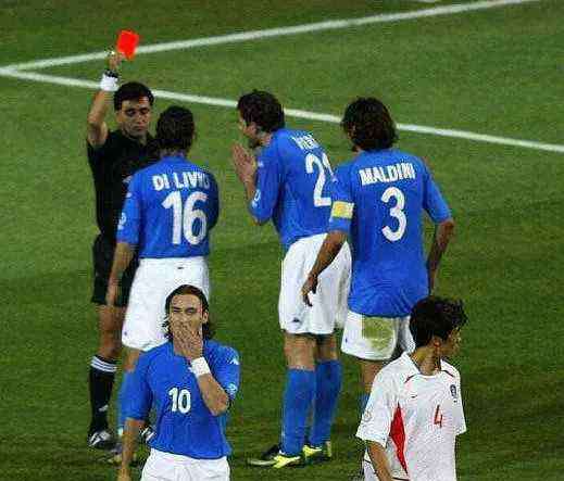 2002年世界杯黑哨 历史最黑黑哨17年后认错：02年世界杯曾助韩国淘汰意大利
