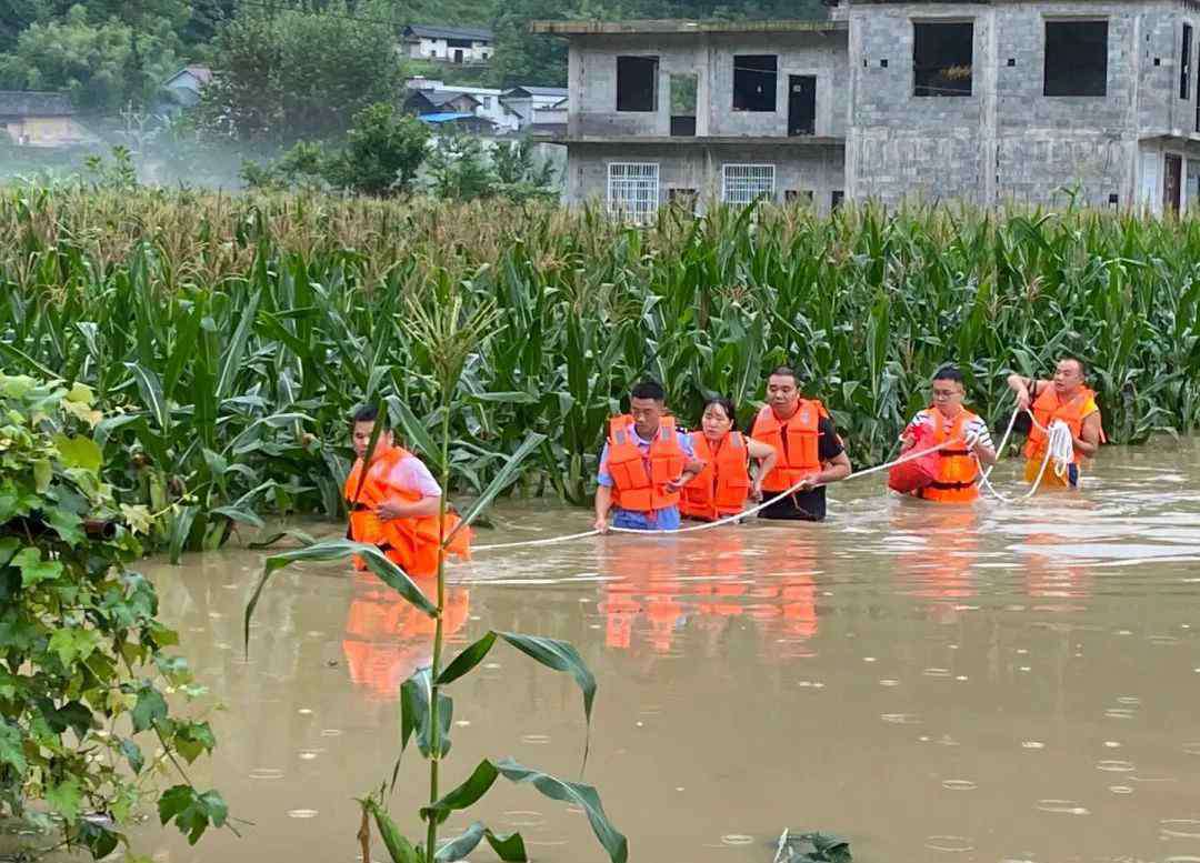 湖北建始网 湖北建始暴雨洪水：城市积水全部排除 死亡5人失联1人