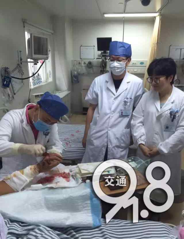 抢救室 昨晚杭州8人几乎同时送进抢救室 是什么原因？