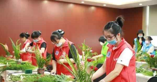 都市月嫂 央企辞职当月嫂，公务员转行家政经理…新生代高学历“阿姨”来了？