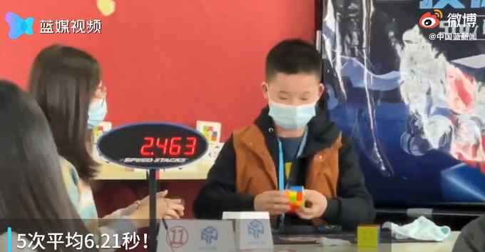 平均6.21秒！浙江12岁少年打破魔方中国纪录 网友：我一个都没成功
