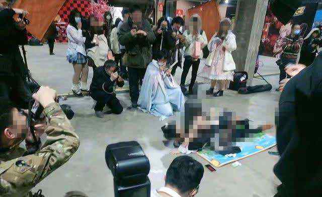 哈尔滨漫展不雅拍照涉事女子：无义务向任何人道歉 网友吵起来了