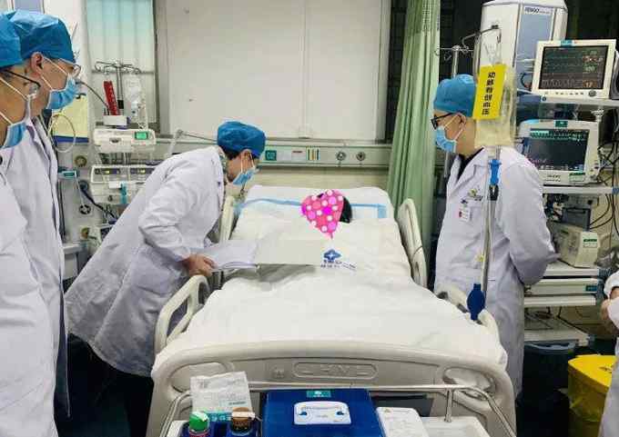 22岁女子长期过量喝奶茶被送进ICU 网友：我默默放下了手中的奶茶