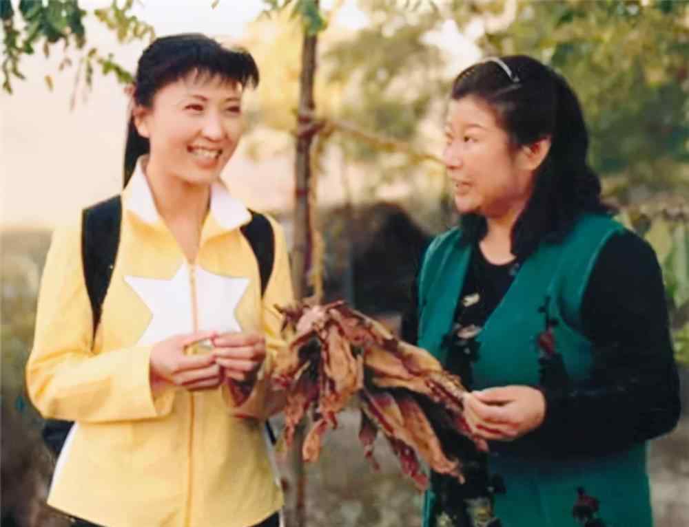 闫学晶几次婚史 闫学晶自曝已离婚再嫁，46岁为现老公生二胎，征求前夫女儿同意