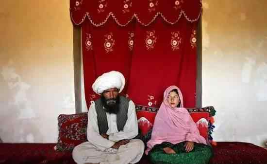 印度童婚 摧残人性的印度童婚，女孩10岁就要嫁人，为什么屡禁不止？