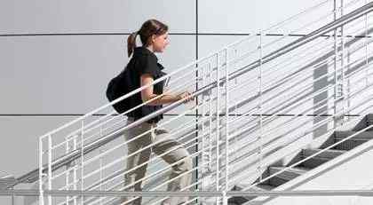 正确的爬楼梯姿势图解 什么是正确的爬楼梯姿势？
