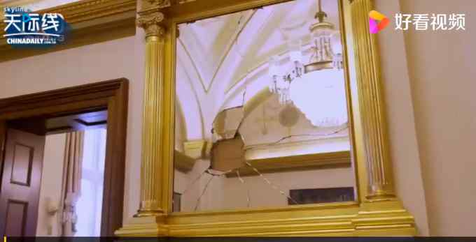佩洛西首次展示遭暴徒破坏的办公室：满地都是玻璃碎片