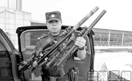 pcp气枪 株洲两好友非法藏有仿美式“秃鹰”气步枪被拘