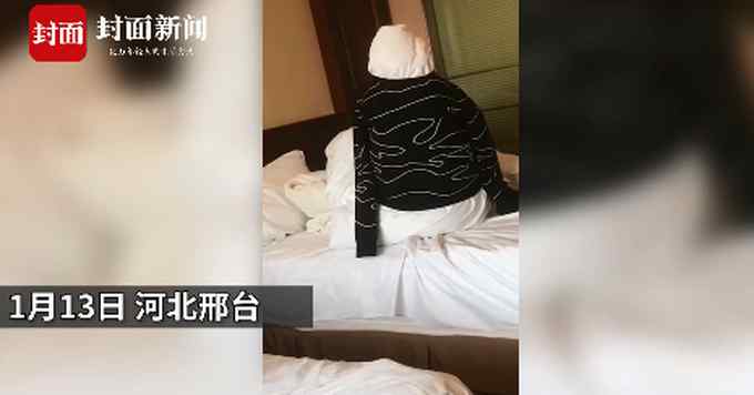 男子宾馆隔离太无聊 把衣服叠成人形陪自己 网友：不怕被吓到吗