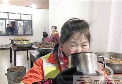 腊八粥食材 熬腊八粥，重庆人最爱放啥料？ 年轻人选紫米 中老年人爱豆类