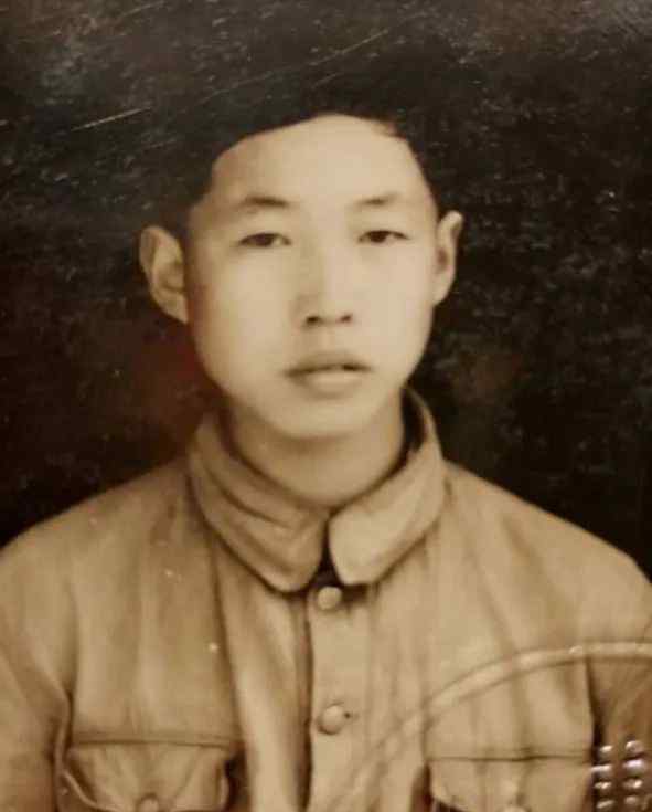 朝鲜战场一小兵 一个13岁的抗美援朝小兵讲述70年前那场举世瞩目的战争【作者：庞继承】