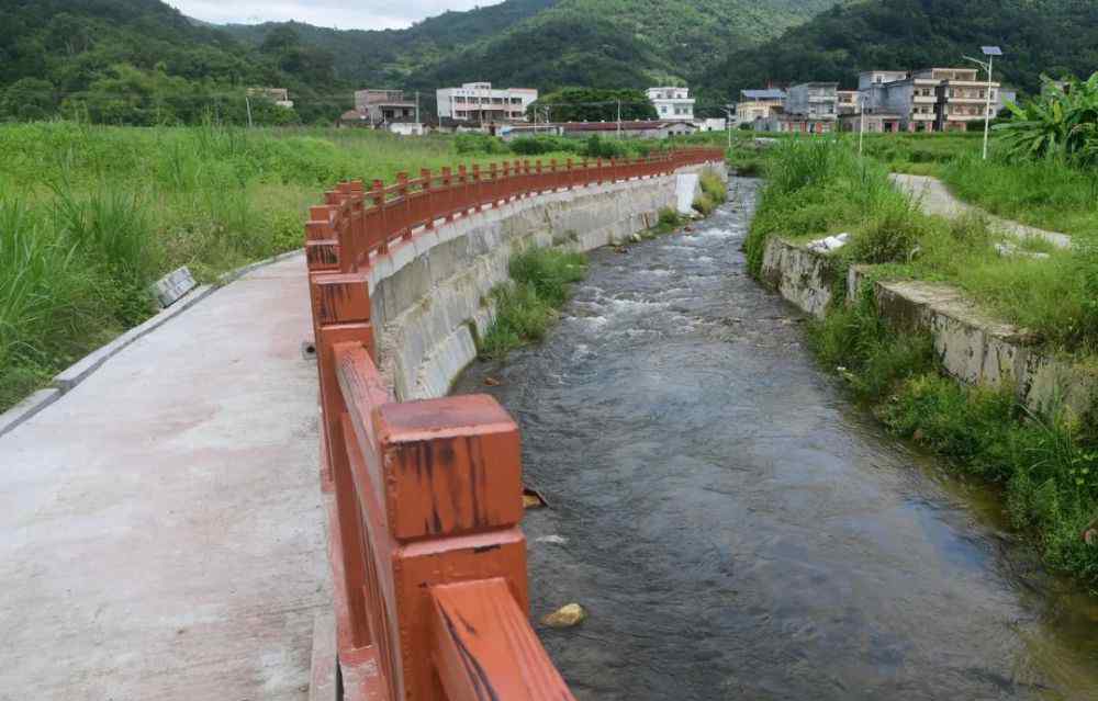 阳春市永宁镇 永宁大山深处的小村庄，来了一个年轻人……