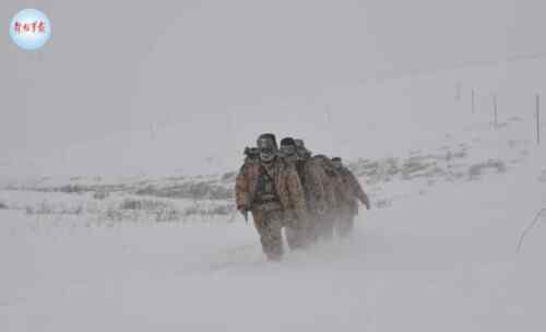 零下40℃ 齐腰深的雪……致敬 边防线上“移动的界碑”！