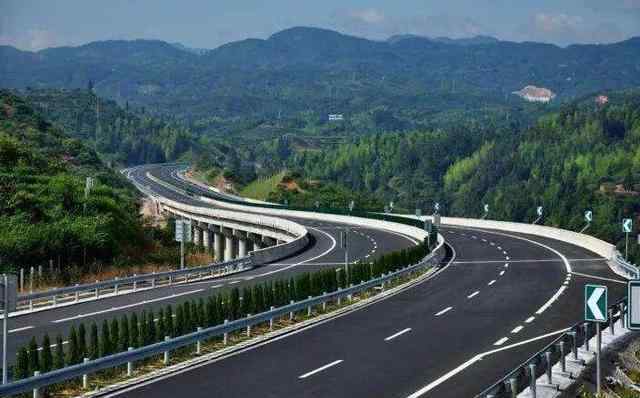 福建高速 福建打造的一条高速公路，全长245千米，预计2022年实现全线贯通