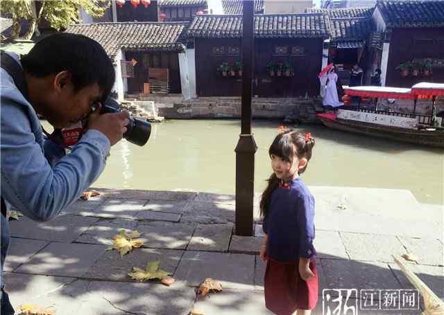 童装模特 年入百万？“双十一”前记者探班童装模特