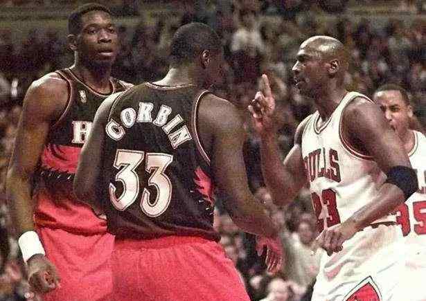 穆大叔摇手指 在NBA中，为什么只有穆大叔可以摇手指，而不被吹技术犯规？