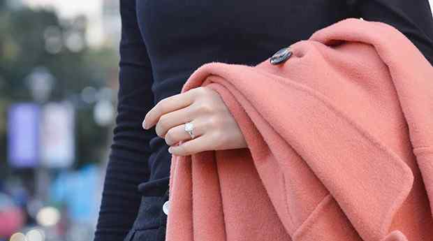 戒指戴法含义 戒指戴法的意义有几种？婚戒不能乱戴，男女佩戴方法各不同