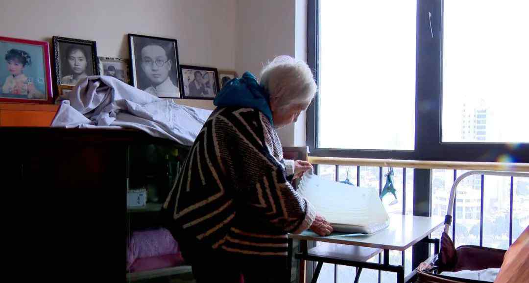 泪目！几个馒头吃一天 上海91岁患癌老人卖房建两所希望小学