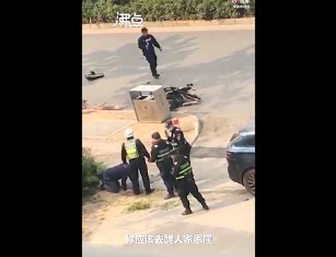 南宁男子驾新车撞行人致4死6伤 车祸现场下跪道歉 网友：都没用！