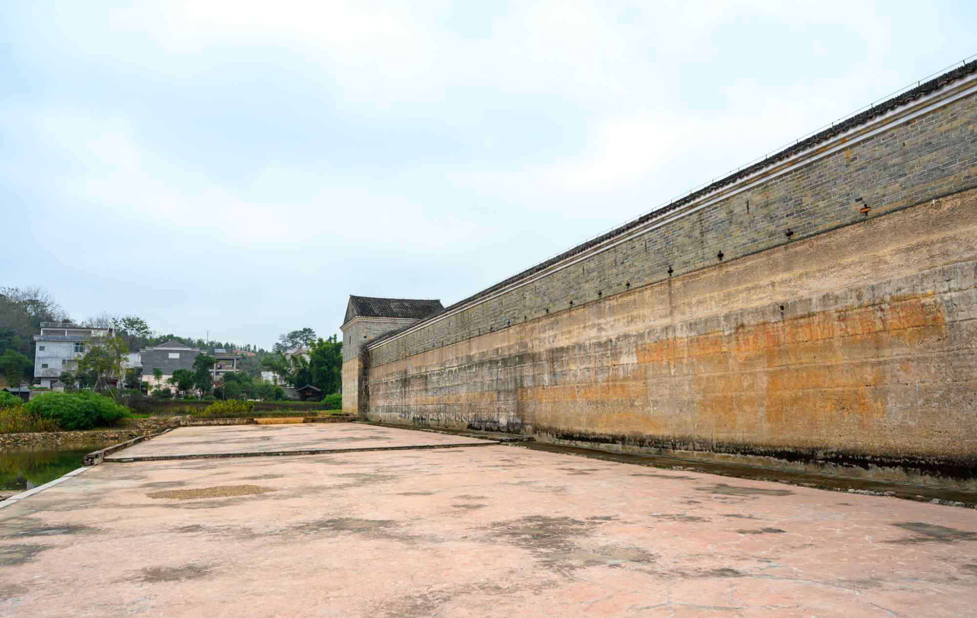 中国现存的名门望族 中国现存最大的方形围屋，客家人的防御堡垒，至今200多年历史