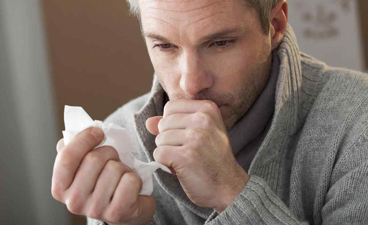 刺激性干咳是什么意思 肺内有癌，咳嗽先知？咳嗽时伴随2种现象，可能是肺癌的征兆