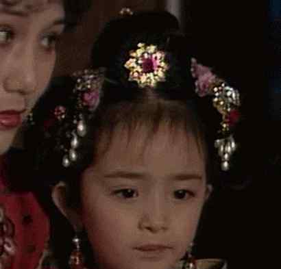 明星小时候的照片大全 明星童年照：杨幂奶萌，魏大勋是胖小子，冯绍峰长得比女孩还漂亮！