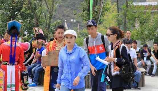 刘五朵被谁牵走了 她曾是著名美女主持人，离异后上相亲节目，结果被富商看中牵走