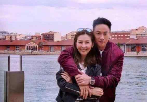 何润东的老婆 43岁何润东结婚一年晒与老婆海边照片，网友：比杨幂美！