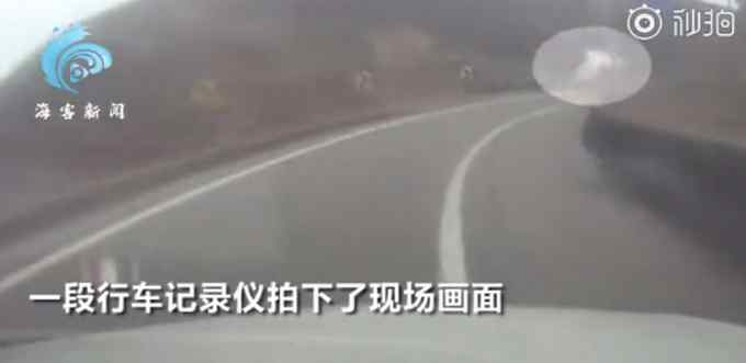 韩国一商务车翻车 致中国公民6死4伤 韩媒：雨后道路湿滑