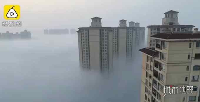 雾都本都！重庆大足城区被晨雾笼罩 网友：宛如仙境