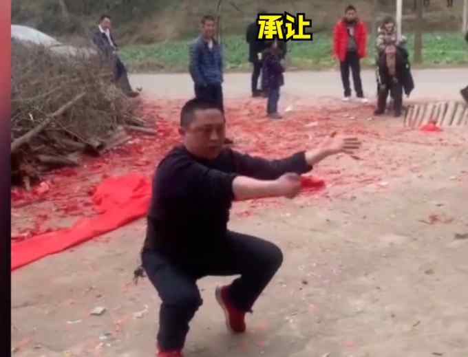 男子为证明没喝醉即兴打醉拳 画面太搞笑！网友：这是喝了多少？