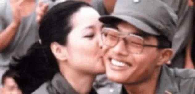 邓丽君中年不化妆照片 当年被邓丽君吻脸的士兵，曾发誓要一辈子不洗脸，后来怎么样了？