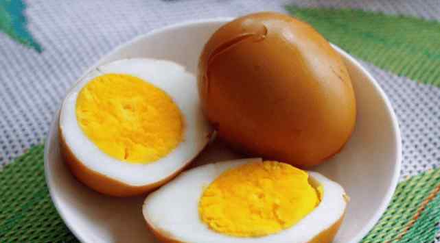 减肥一天吃几个鸡蛋 知俏：鸡蛋怎么吃才叫正确？吃对了，减肥健身才能两不误！