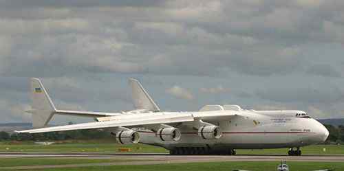世界最大军用运输机 世界最大军用运输机 机舱载重量可达到250吨
