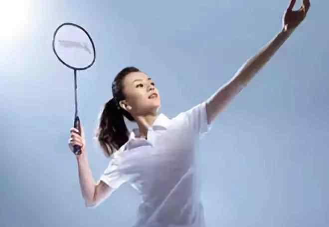 女人打羽毛球的好处 打羽毛球的好处实在是太多了，多到简直数不胜数