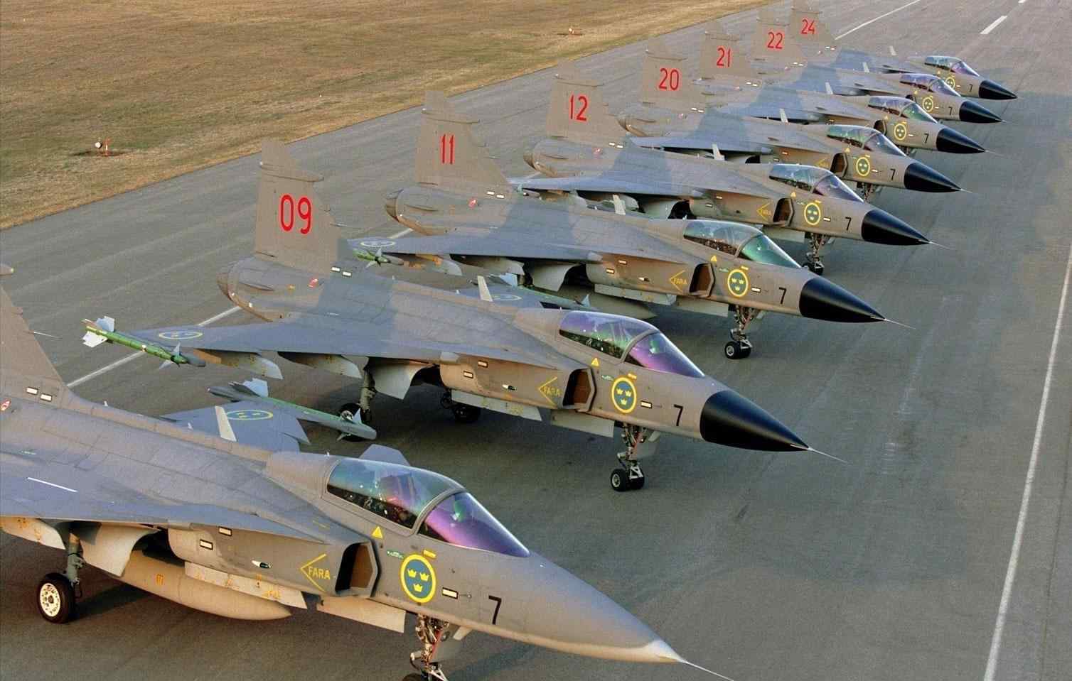 鹰狮战斗机 鹰狮轻型战斗机，多国组装货并不落伍，小国军用航空最后的尊严