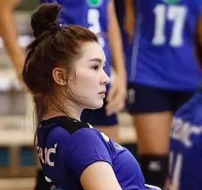 泰国胖女神 泰国排球女神身高1米8，因流汗挺胸照爆红，素颜清纯28岁仍单身