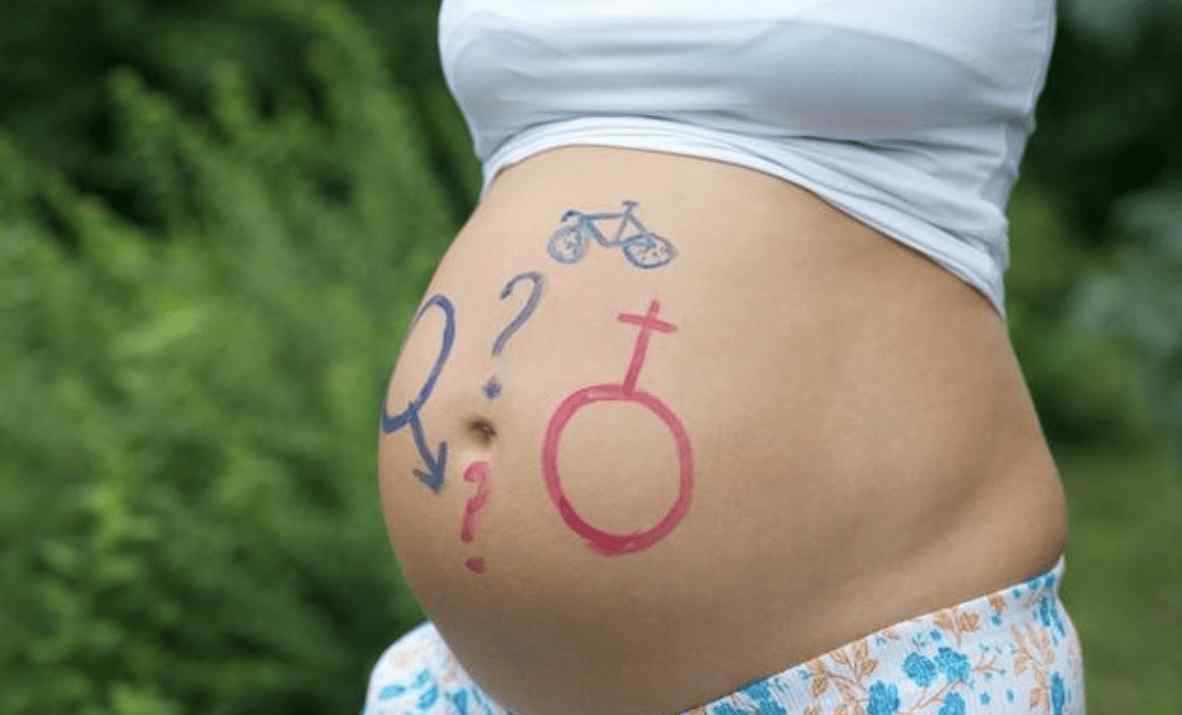 怀孕一个月生男孩征兆 孕妈怀男孩和女孩的反应有什么不同？出现这4种反应，多半是男孩
