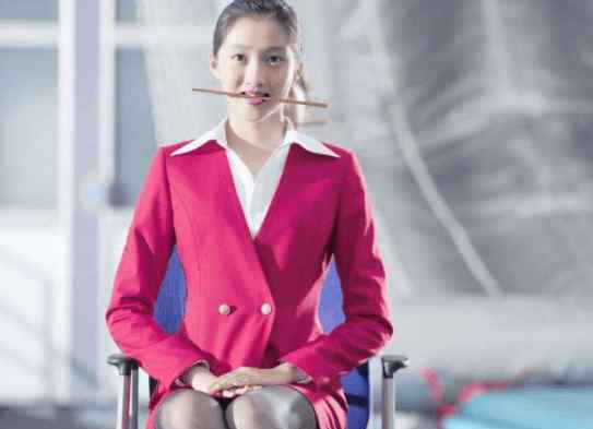 刘亦菲空姐 假如她们都是空姐，刘亦菲与王祖贤和杨幂，你最想坐谁的航班