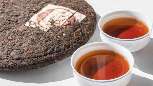 普洱茶生茶和熟茶的区别 普洱生茶和熟茶怎么区分？各有什么优缺点？