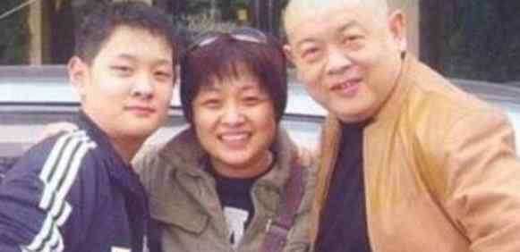 张秋芳 去世15年，冯小刚替他还债，葛优帮他养儿子，帮傅彪妻子创业