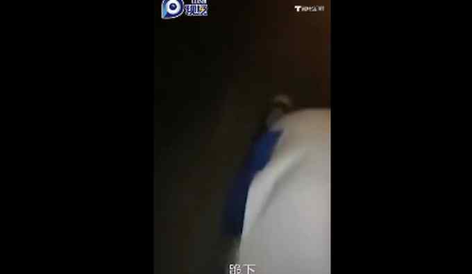 广东男子持菜刀逼老人当街下跪 大声叫嚣自称“贤哥” 警方通报